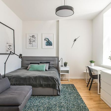 Cozy Modern Studio - Great For Short Trips Рига Экстерьер фото