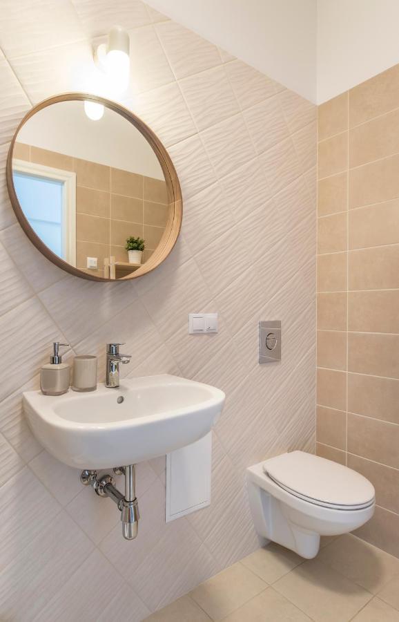 Cozy Modern Studio - Great For Short Trips Рига Экстерьер фото