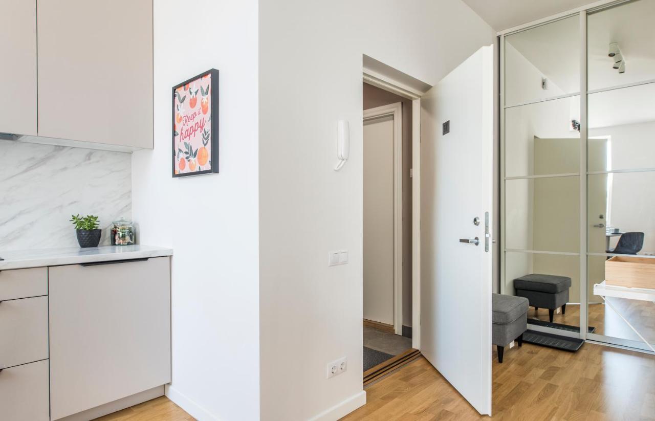 Cozy Modern Studio - Great For Short Trips Рига Экстерьер фото