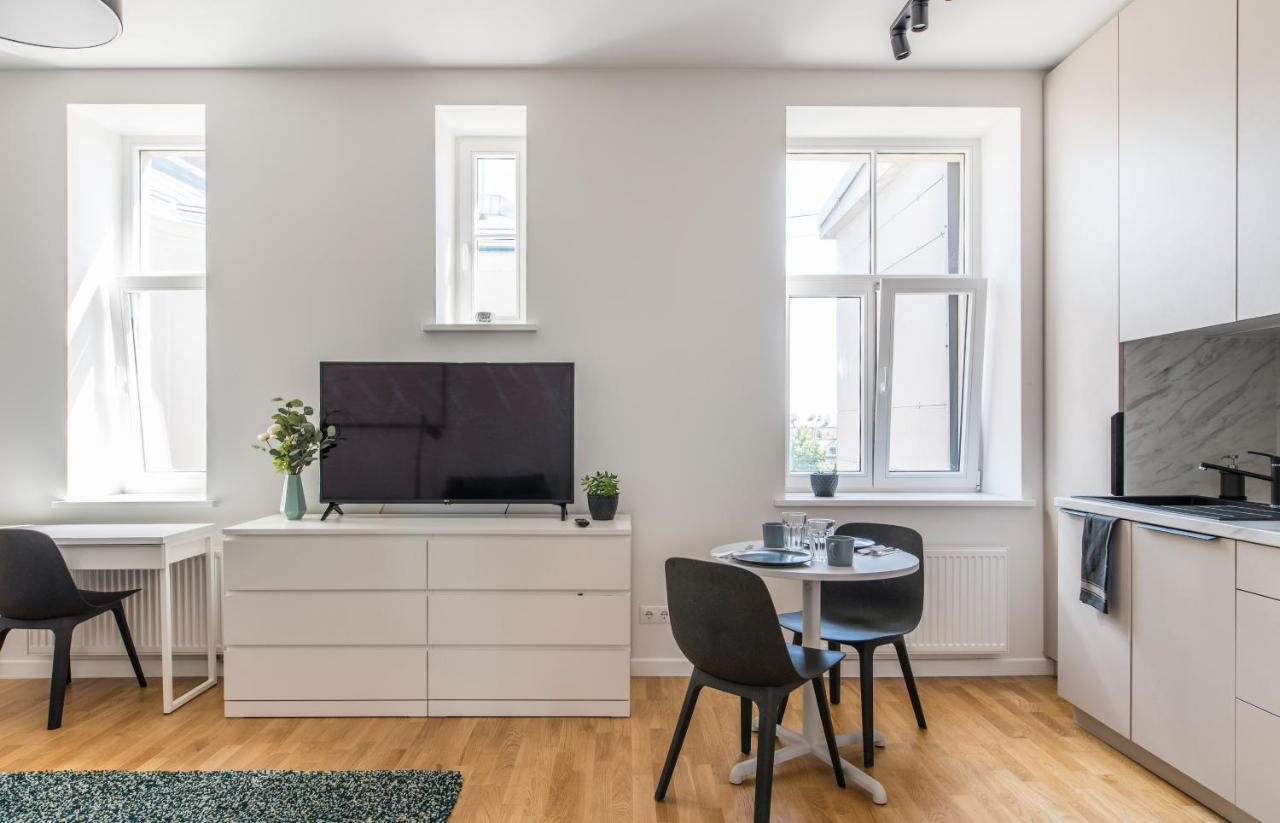 Cozy Modern Studio - Great For Short Trips Рига Экстерьер фото